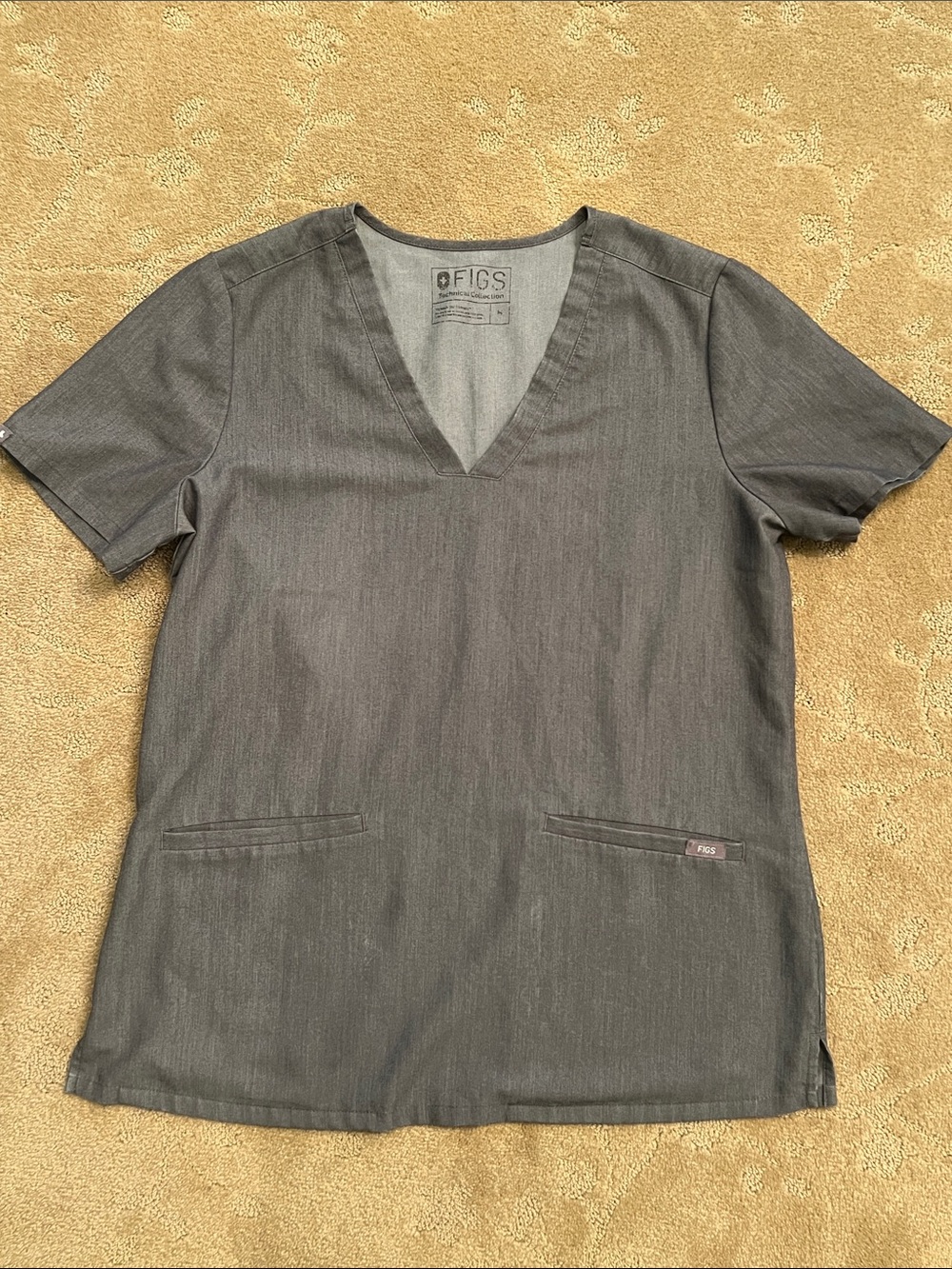 FIGS Casma 3 Pocket Graphite Scrub Top, Medium